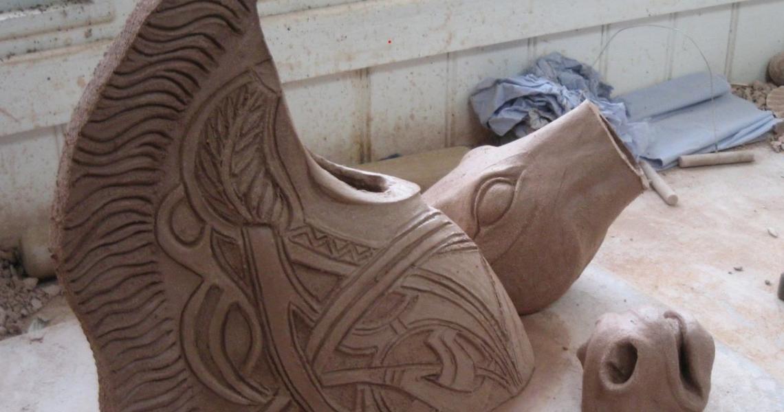 Hollowing out an armoured horse